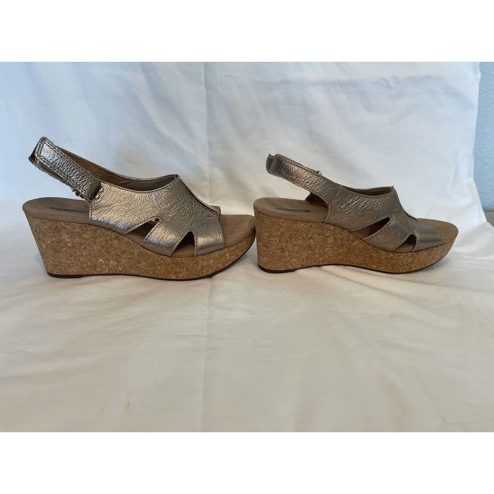 Collection by Clarks Ultimate Comfort Gold Leather Shimmer Wedge Size 8